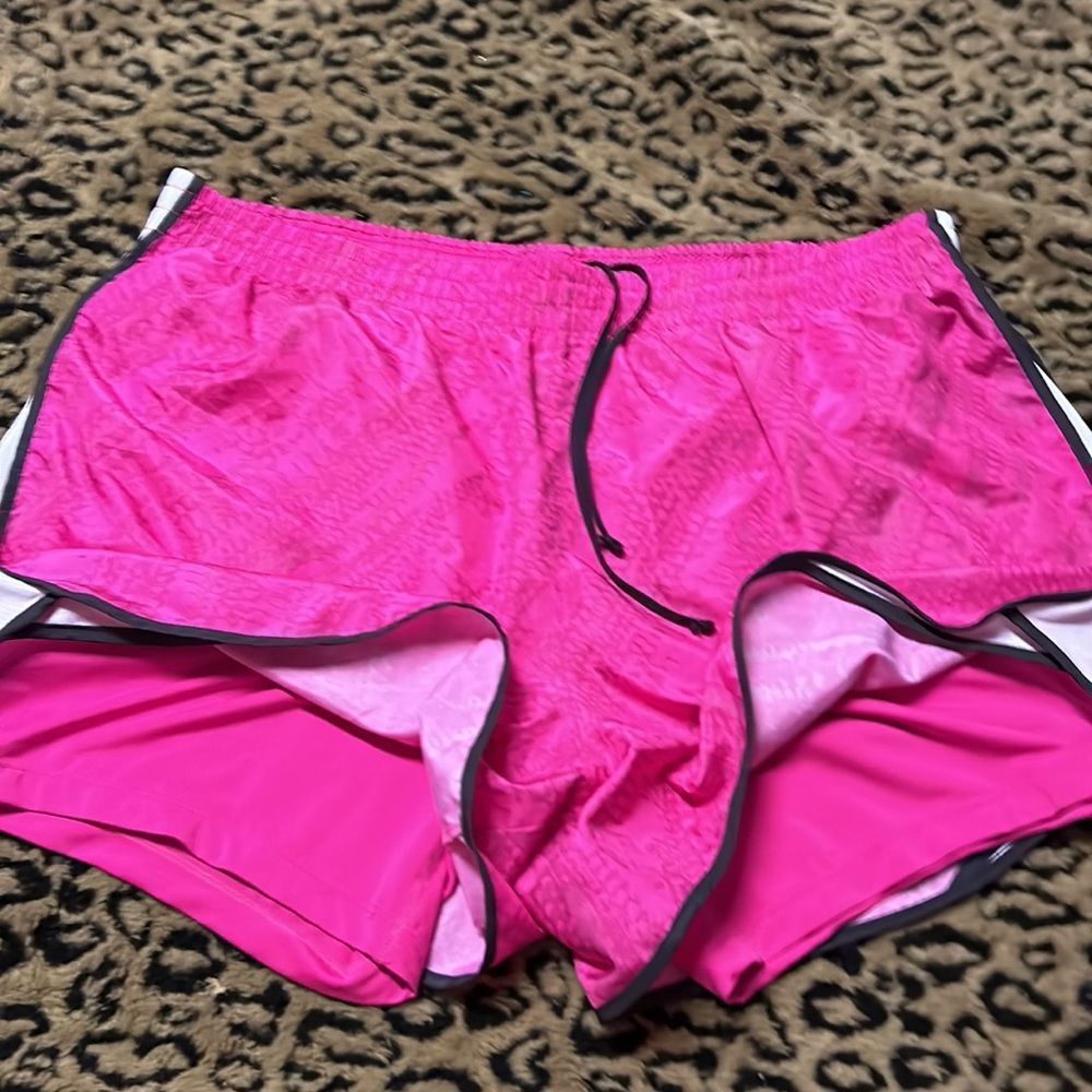 Sports essentials shorts - Picture 2 of 5